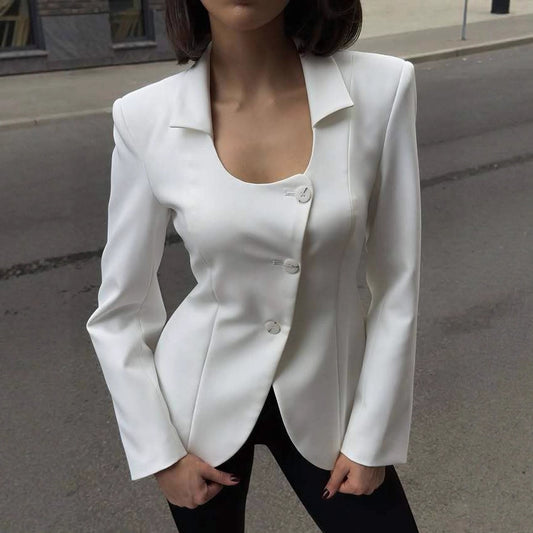 Dame elegant blazerjakke med figursyet snit og moderne knapdetaljer Stilla