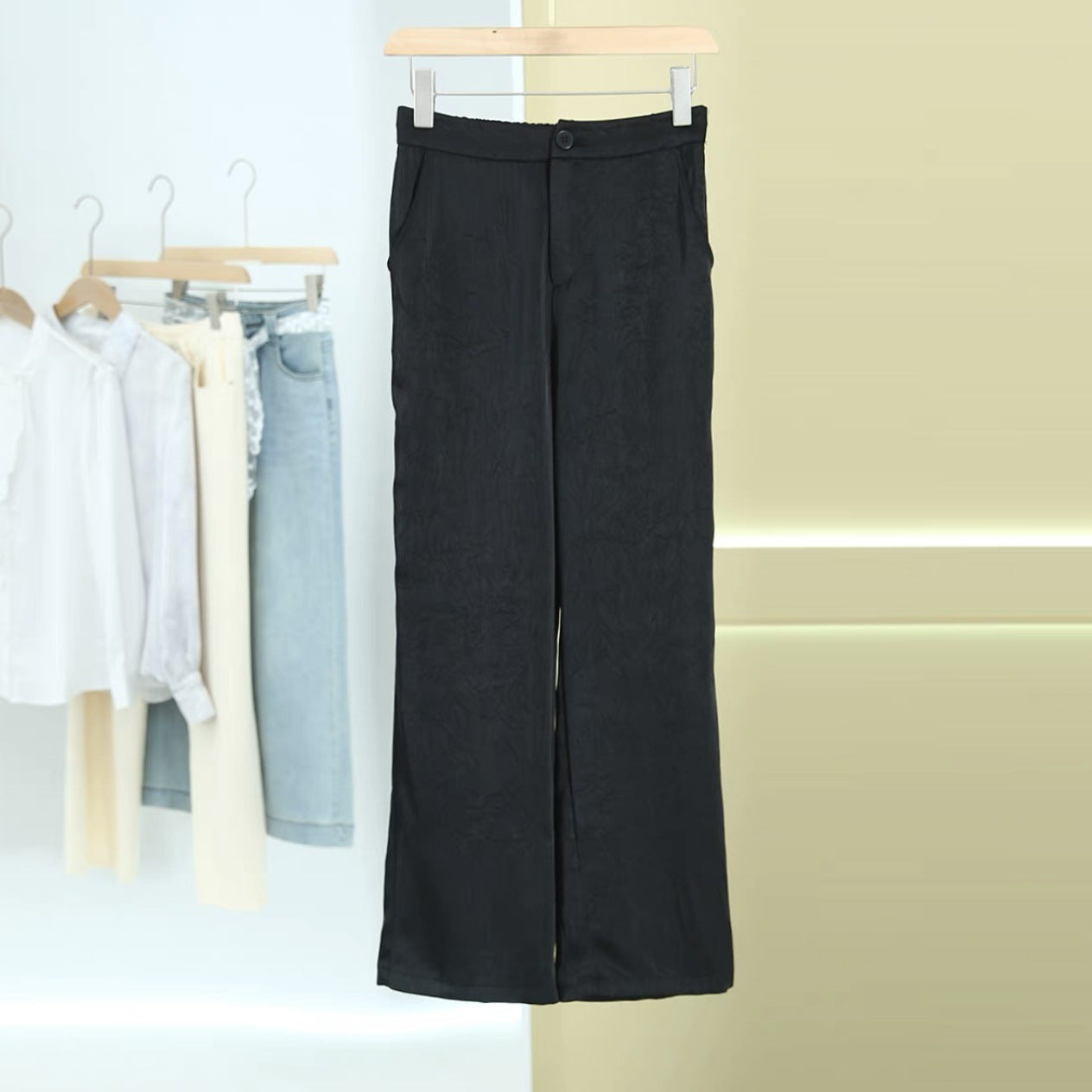 Dame elegant blazer-bukser-kombination i høj kvalitet stof og stilfuldt design Stilla