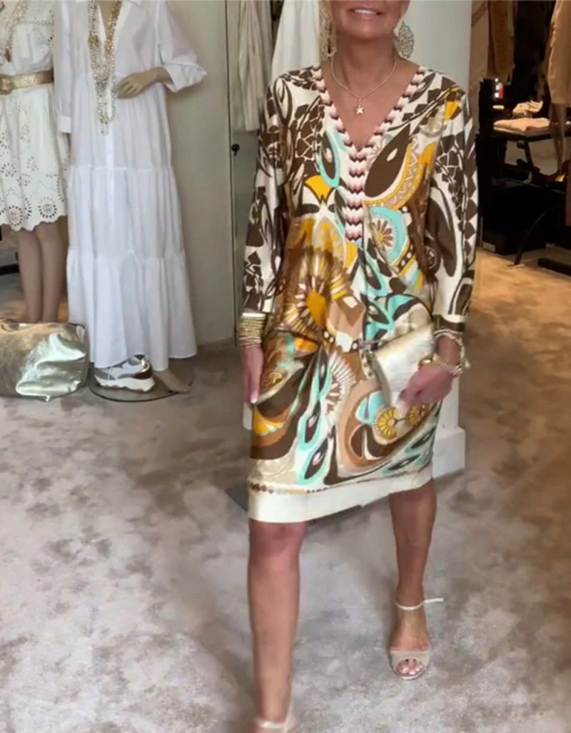 Dame elegant fritidskjole med V-udskæring og farverigt mønster Stilla