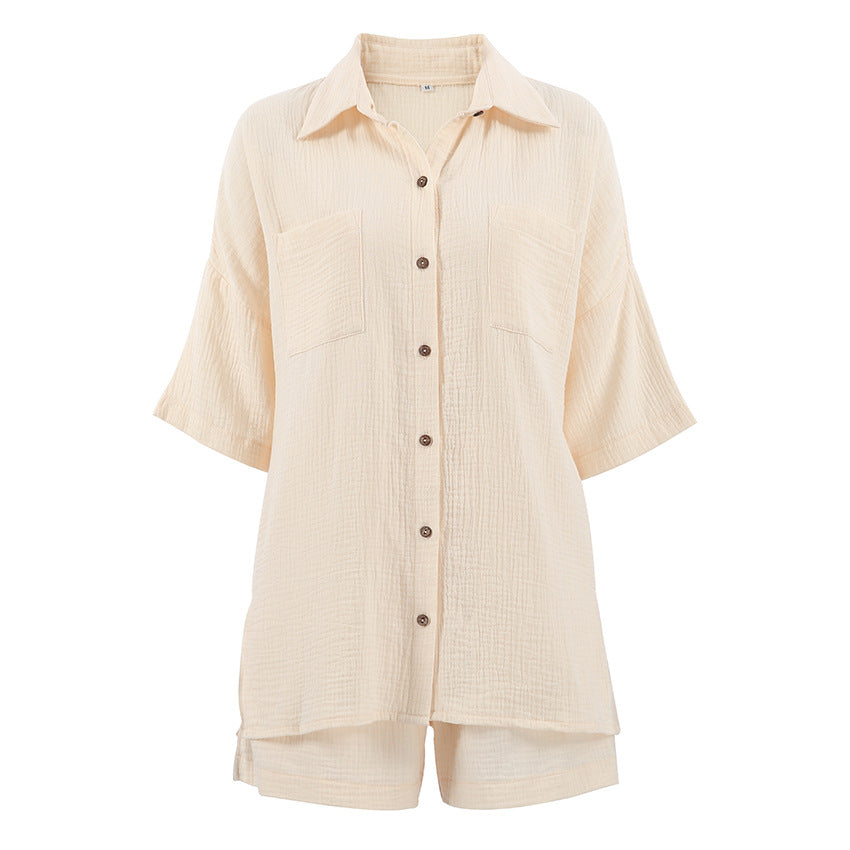 Dame afslappet fritids-sæt lavet af åndbart stof med knapdetaljer og korte bukser Stilla