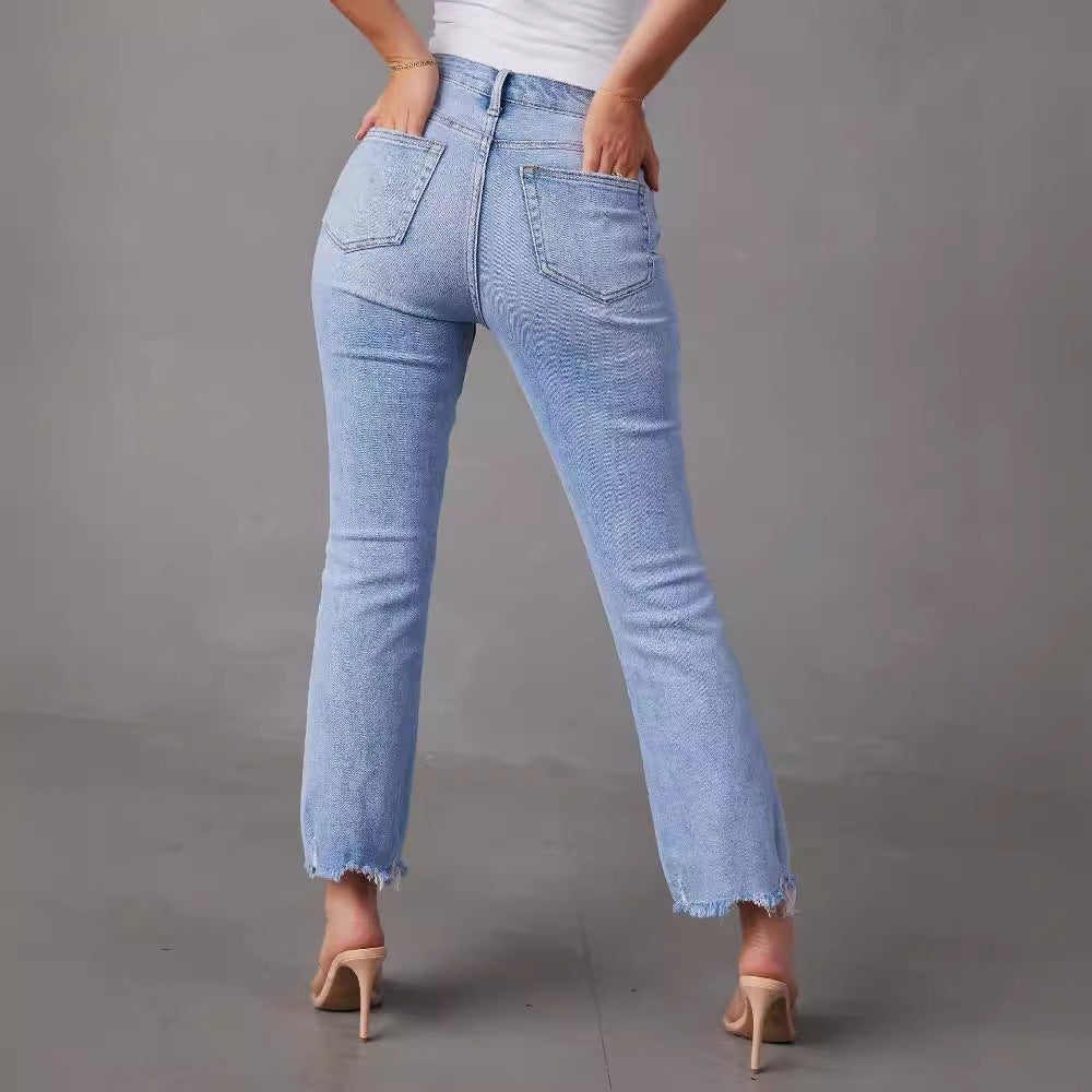 Dame Distressed Jeans i moderne pasform med frynsede kanter Stilla