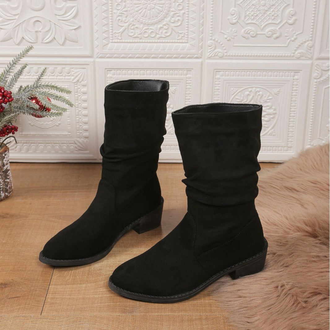 Dame afslappede støvler med dekorativt plisseret design og robust blokhæl Stilla