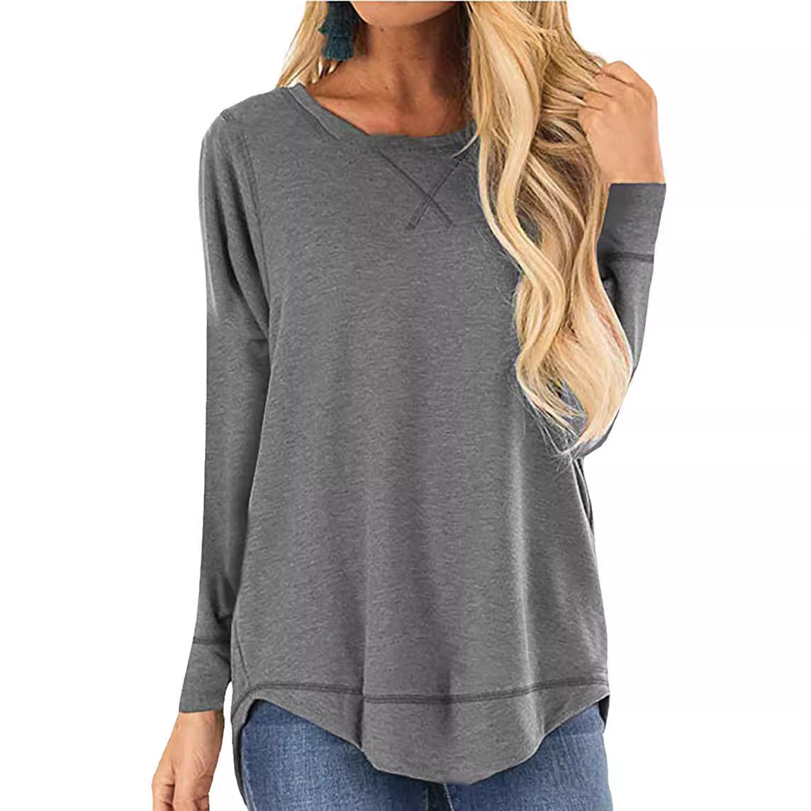 Dame afslappet langærmet t-shirt med asymmetrisk kant og moderne snit Stilla