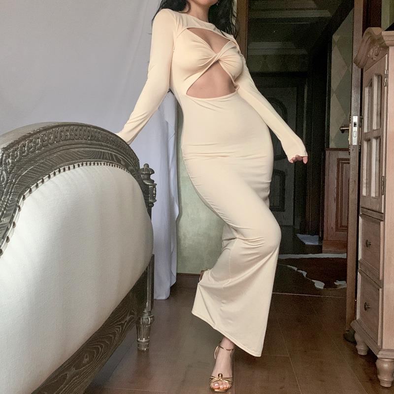 Dame Cut-Out kjole med langærmet og raffineret design Stilla