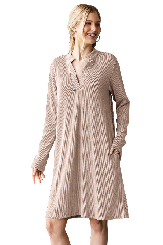 Dame afslappet fritidskjole med struktureret stof og praktiske lommer Stilla