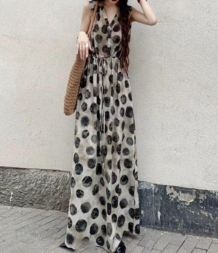 Dame afslappet maxikjole med legende prikkedesign og taljebælte Stilla