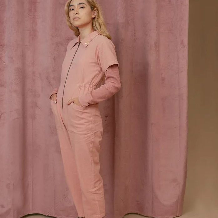 Dame mode jumpsuit med praktisk lynlås og sidelommer Stilla