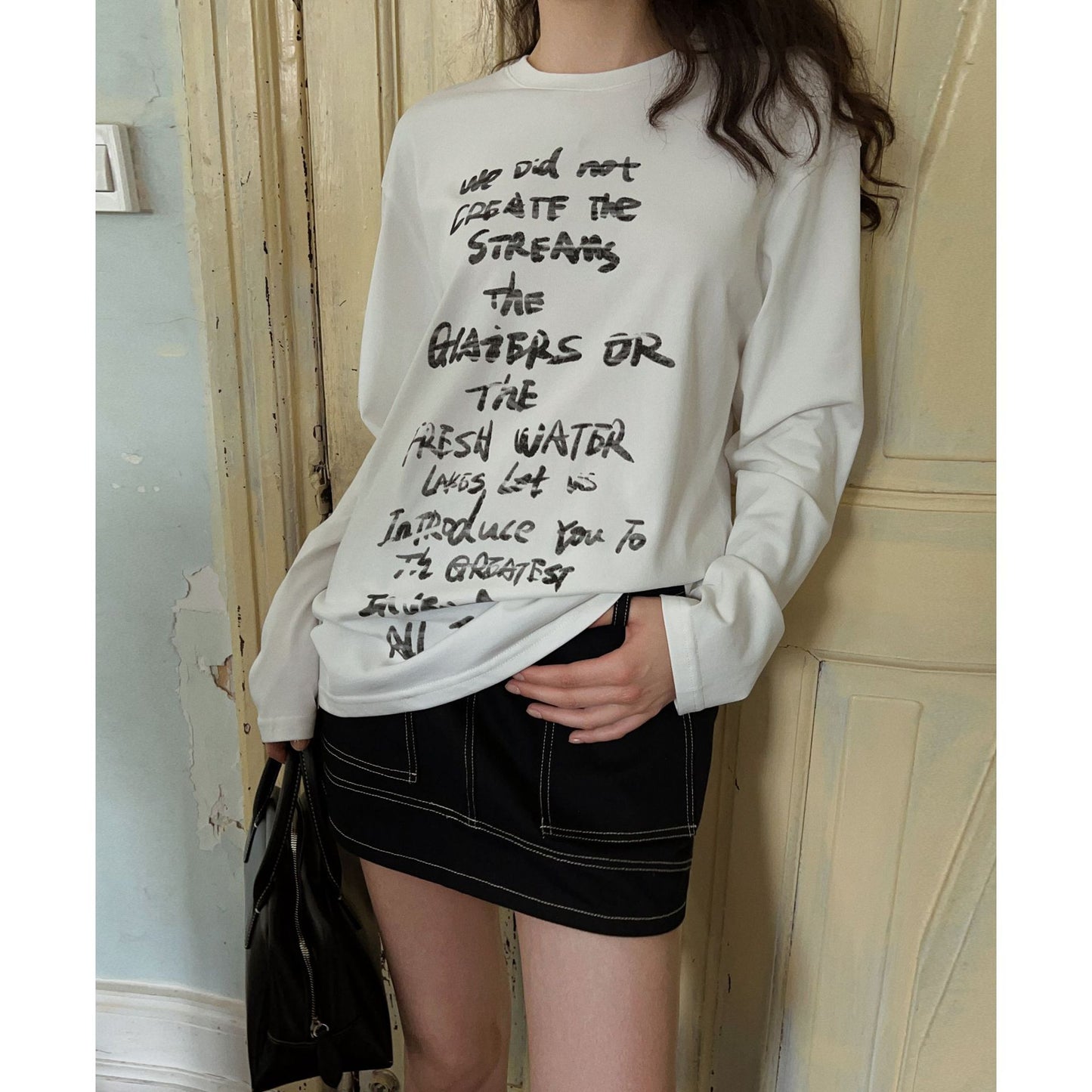 Dame afslappet longsleeve t-shirt med kreativt trykdesign Stilla