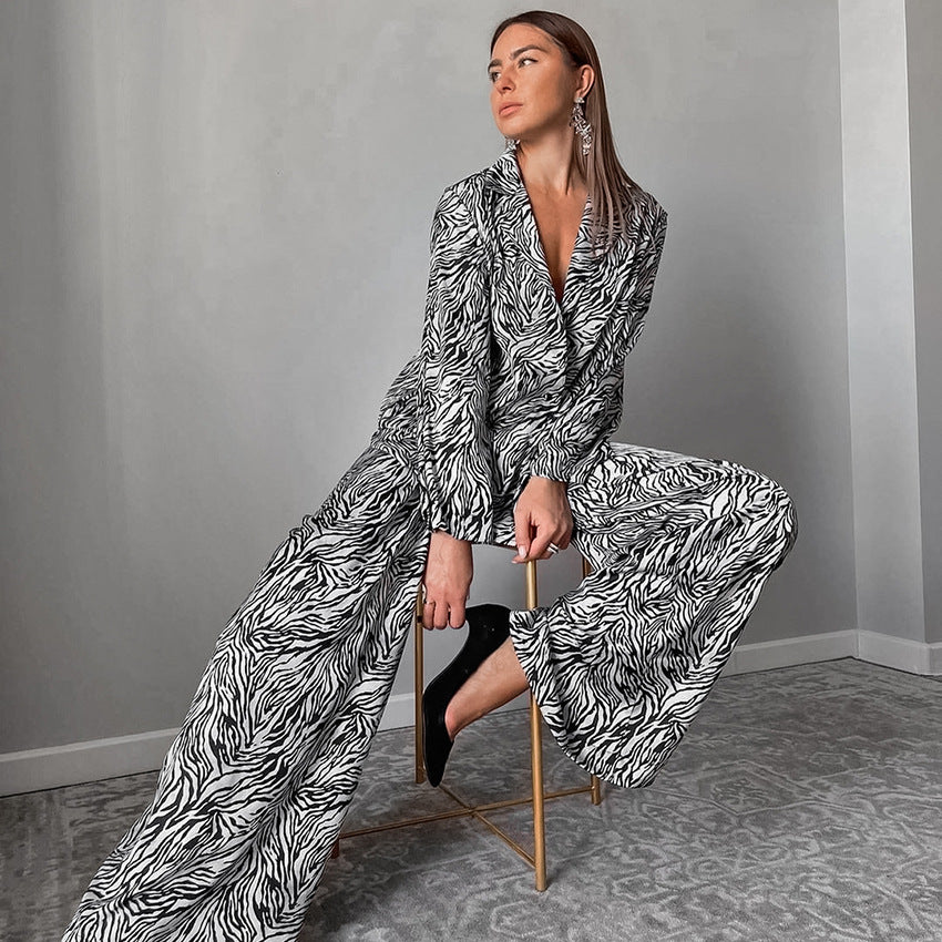 Dame elegant jakkesæt med dyb V-udskæring og zebra-lignende design Stilla