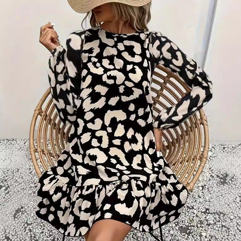 Dame afslappet minikjole med åbne skuldre og legende flæsekant Stilla