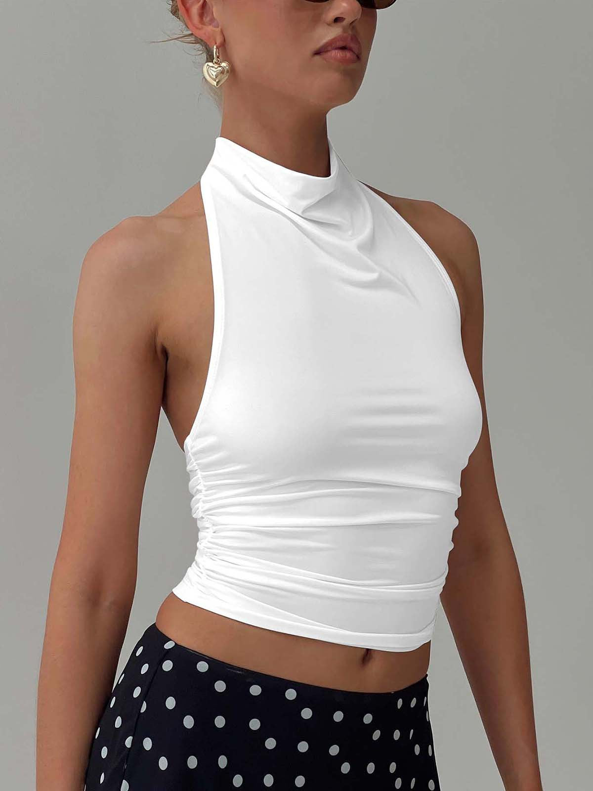 Dame afslappet crop-top med høj halsudskæring og dekorativ ruching Stilla