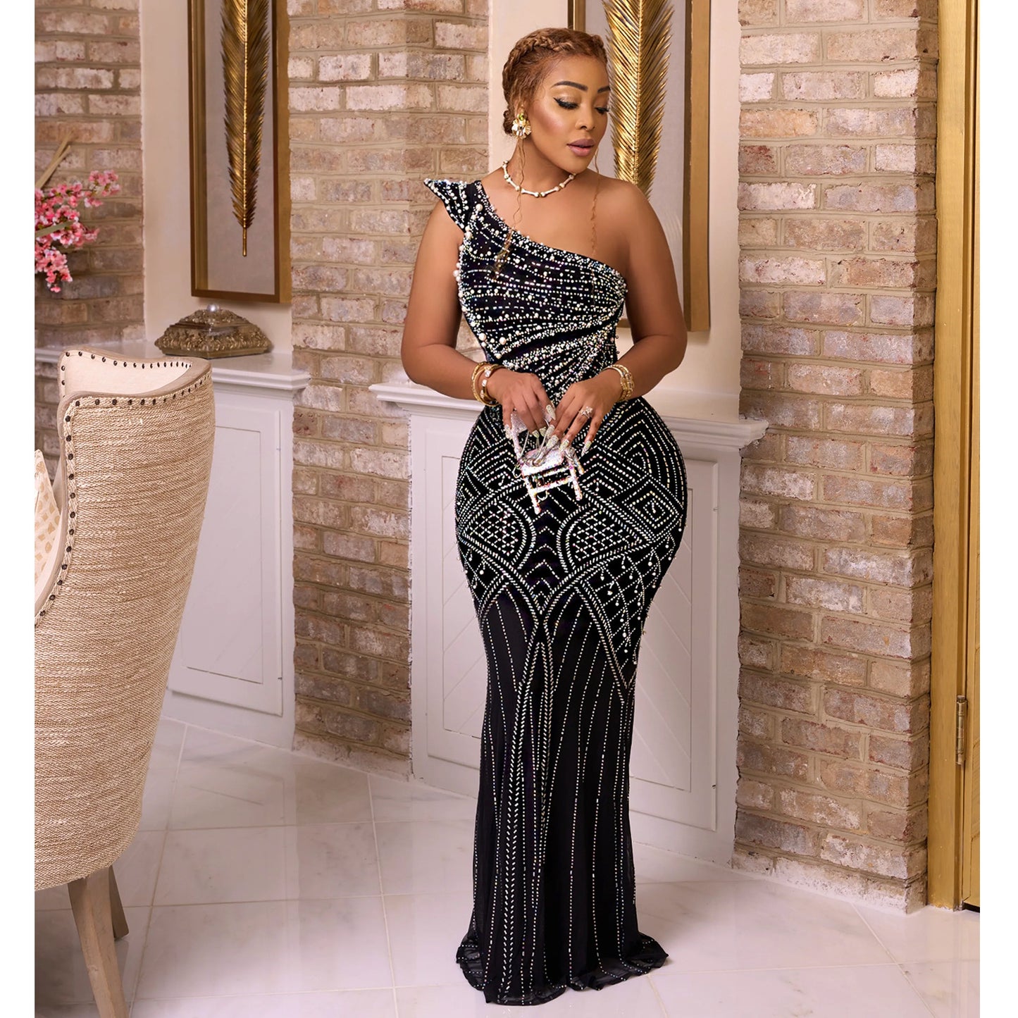 Dame Elegant aftenkjole med asymmetrisk design og funkende applikationer Stilla