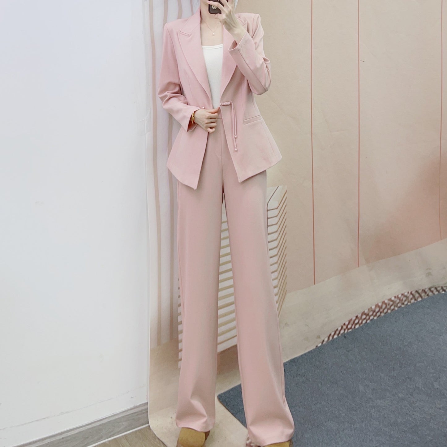 Dame elegant Blazer-bukser-kombination med taljerbart bælte og smart snit Stilla