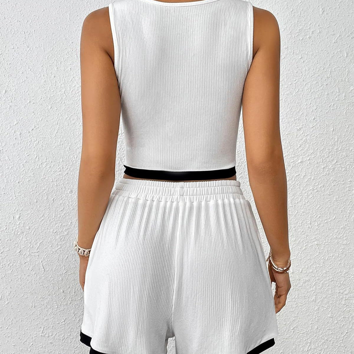 Dame afslappet sportset med knaplukning og stribet design Stilla