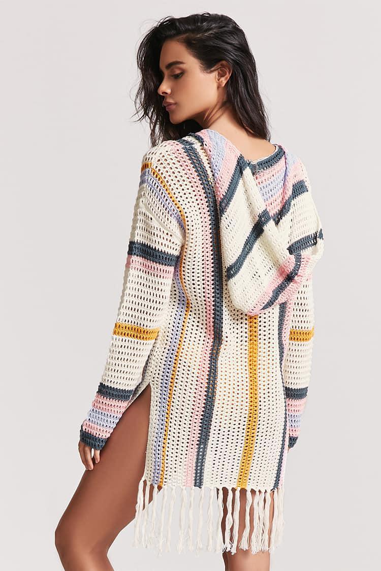 Dame afslappet strandpullover med moderne hulstrikdesign og frynser Stilla