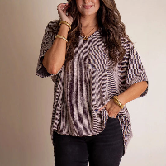 Dame afslappet oversized T-shirt med brystlomme og sideluner Stilla