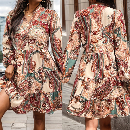 Dame Elegant Blusenkjole med Paisley-mønster og feminint taljeudsnit Stilla