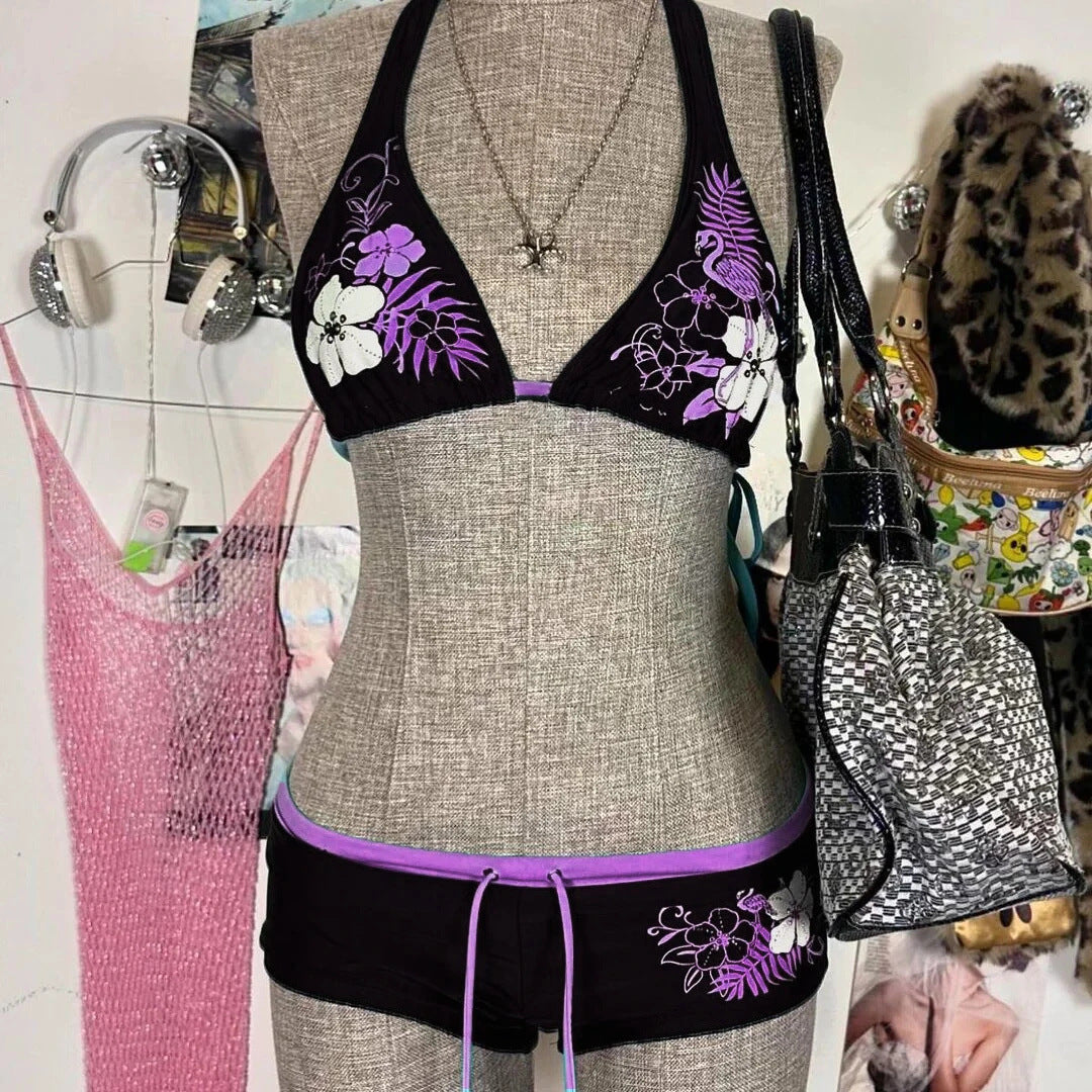 Dame bikini sæt med blomstertryk og individuelt halterdesign Stilla