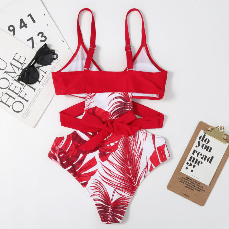 Dame jumpsuit-badedragt med floral udskæring og moderigtigt kryds-design Stilla