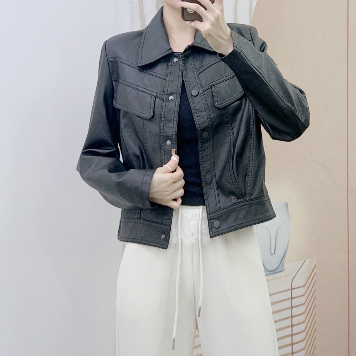 Dame denimjakke med klassisk snit og påsatte lommer Stilla