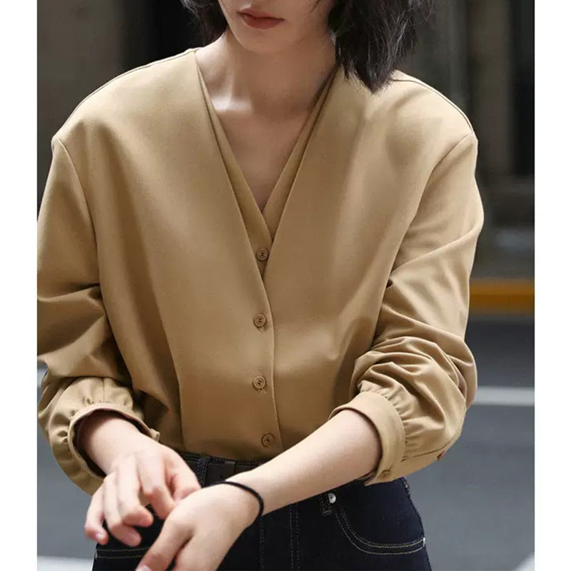 Dame elegant bluse med V-udskæring og knapdetaljer Stilla