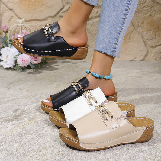 Dame Åbne Pantoletten med elegant Kædeaccent og skridsikker Sål Stilla