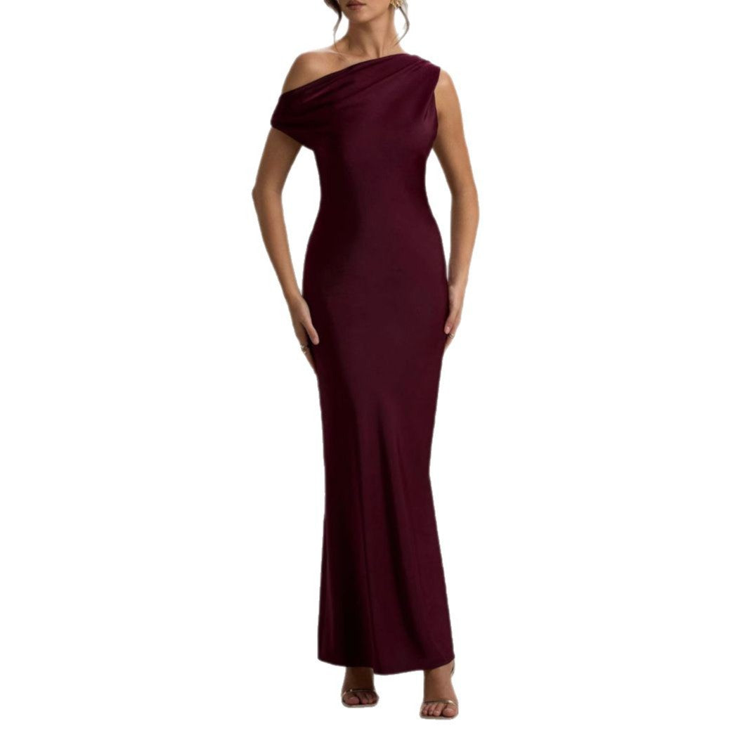 Dame Elegant aftenkjole med asymmetrisk skulderdesign og tætsiddende snit Stilla