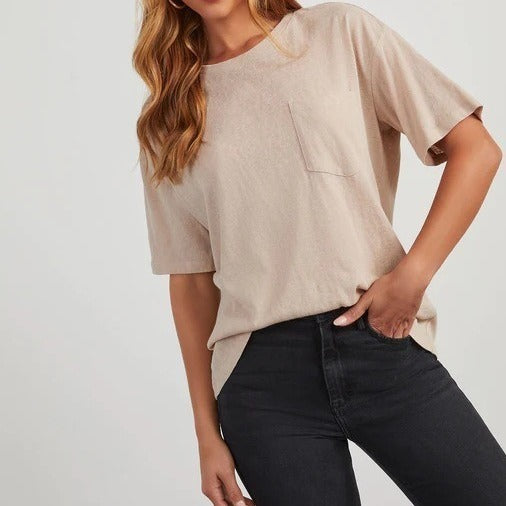 Dame afslappet oversized T-shirt med brystlomme og høj kvalitets bomuldsblanding Stilla