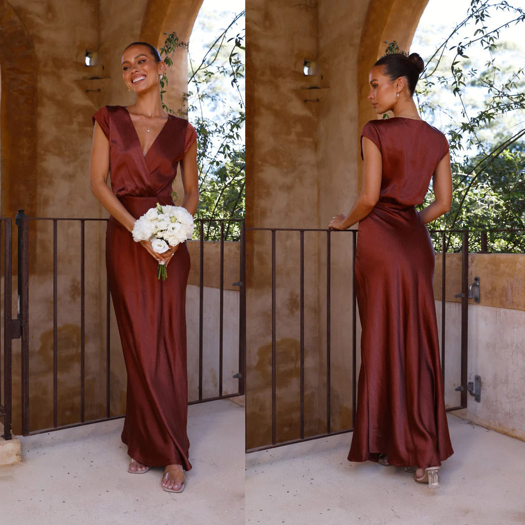 Dame Elegant aftenkjole med dyb V-udskæring og flydende snit Stilla