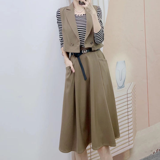 Dame Blazer-jumpsuit kombination med en smart, ubrudt nederdel og stilfulde detaljer Stilla