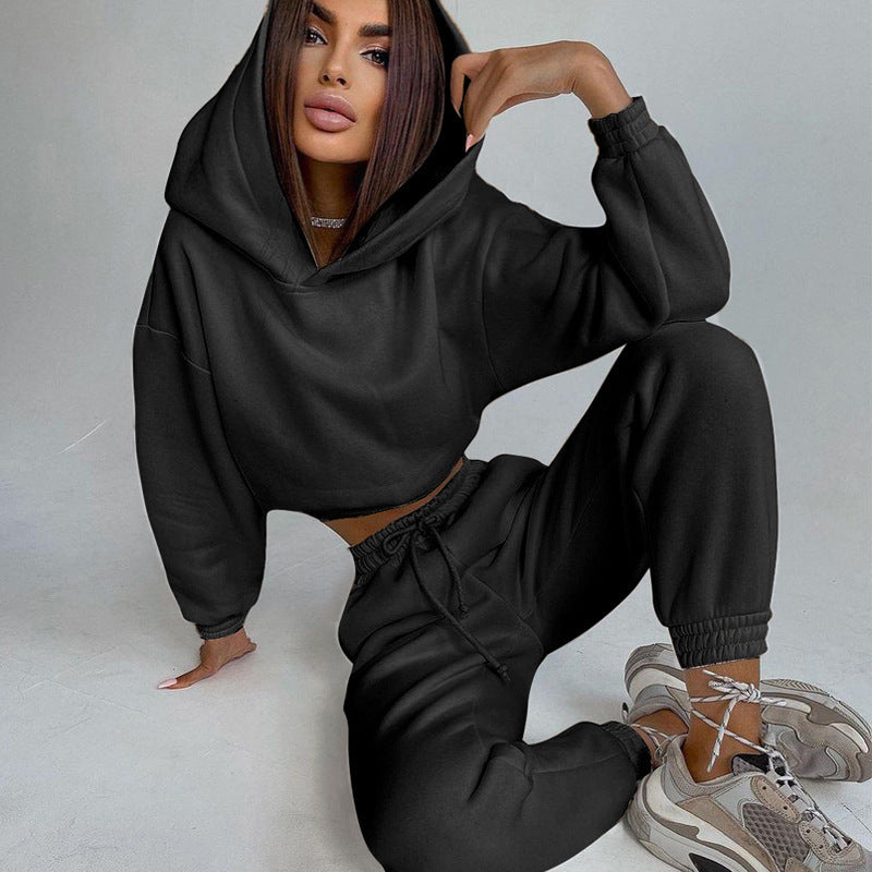 Dame afslappet sportssæt med cropped hoodie og elastiske bukser Stilla