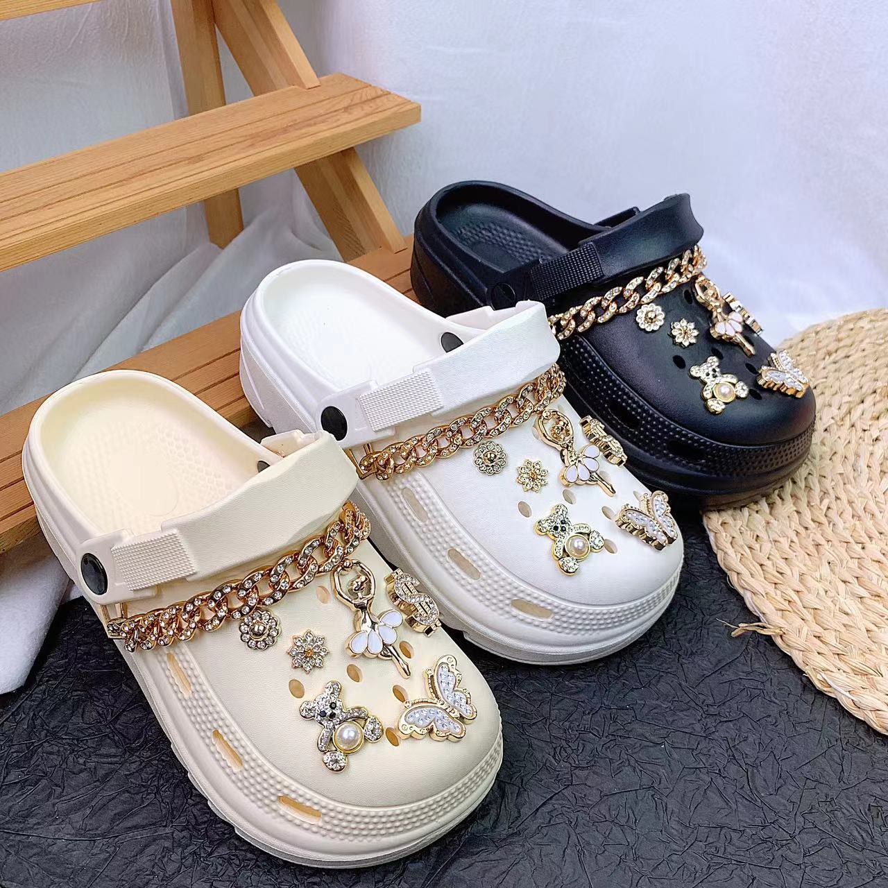 Dame Dekorerede Clogs med Glamourøse Smykke Detaljer Stilla