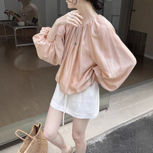 Dame elegant bluse med puffærmer og skinnende finish Stilla