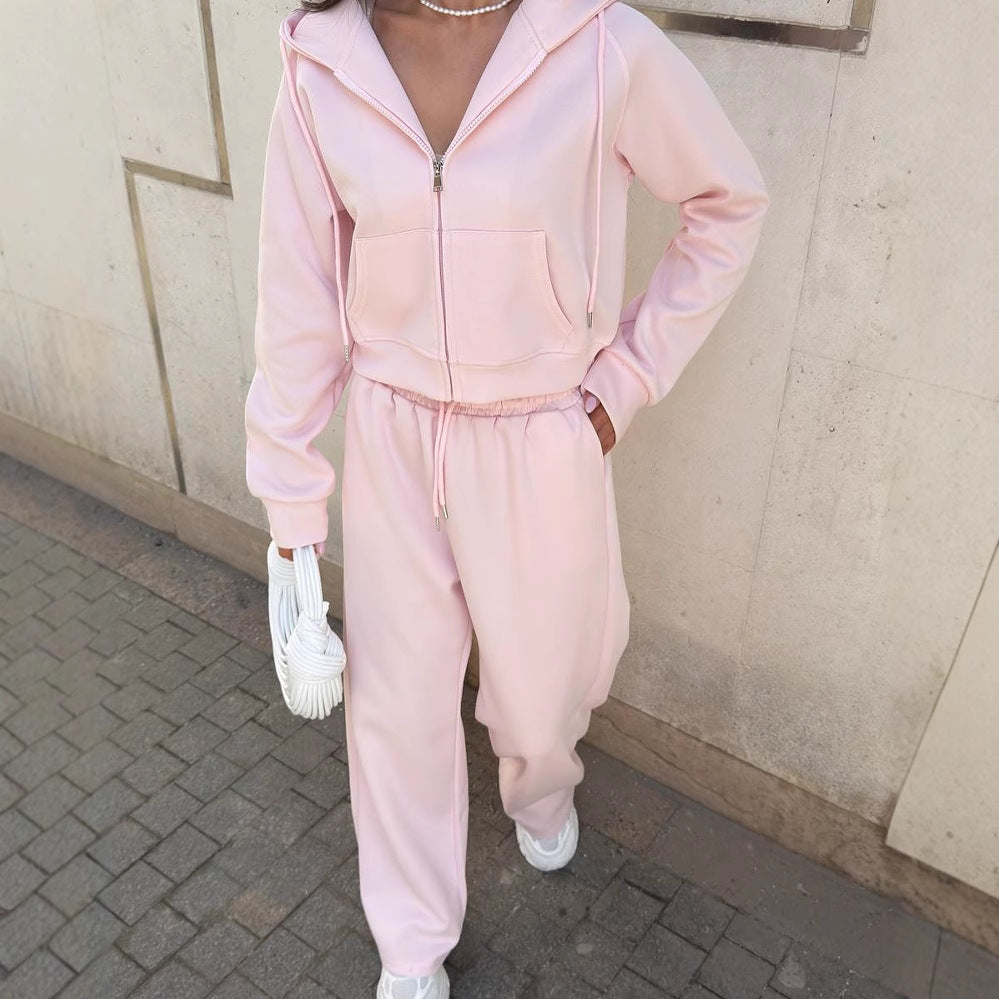 Dame afslappet joggingdragt-sæt med cropped hoodie og brede bukser Stilla