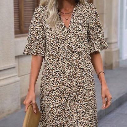 Dame afslappet blomsterkjole med V-udskæring og udstrakte ærmer Stilla