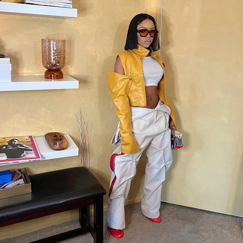 Dame cropped kunstlæder blazer med spændende cut-out ærmer Stilla