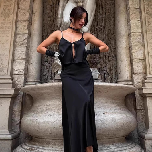 Dame Elegant aftenkjole med dyb udskæring og chiffon-overlay Stilla