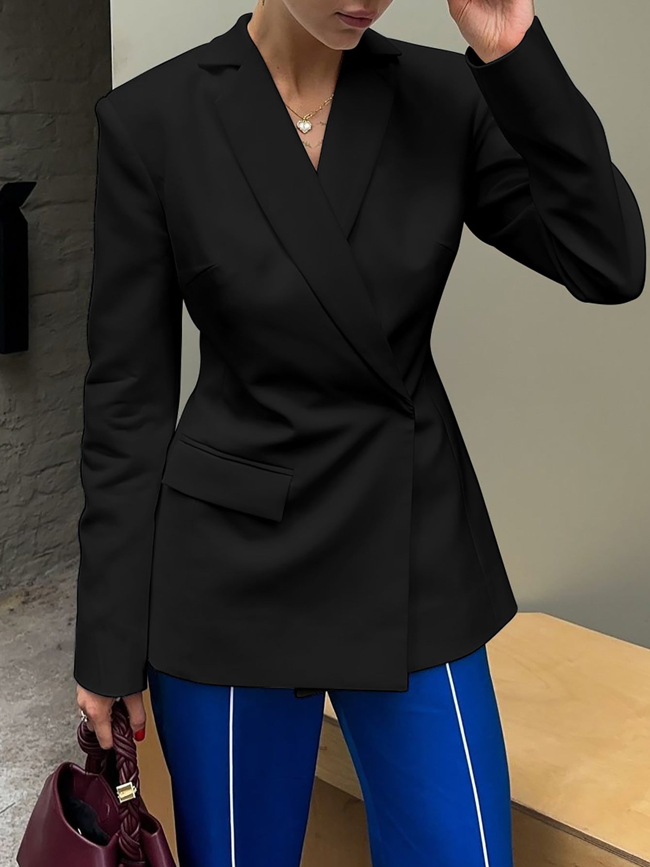 Dame Elegant Blazer med figursyet snit og smart revers Stilla