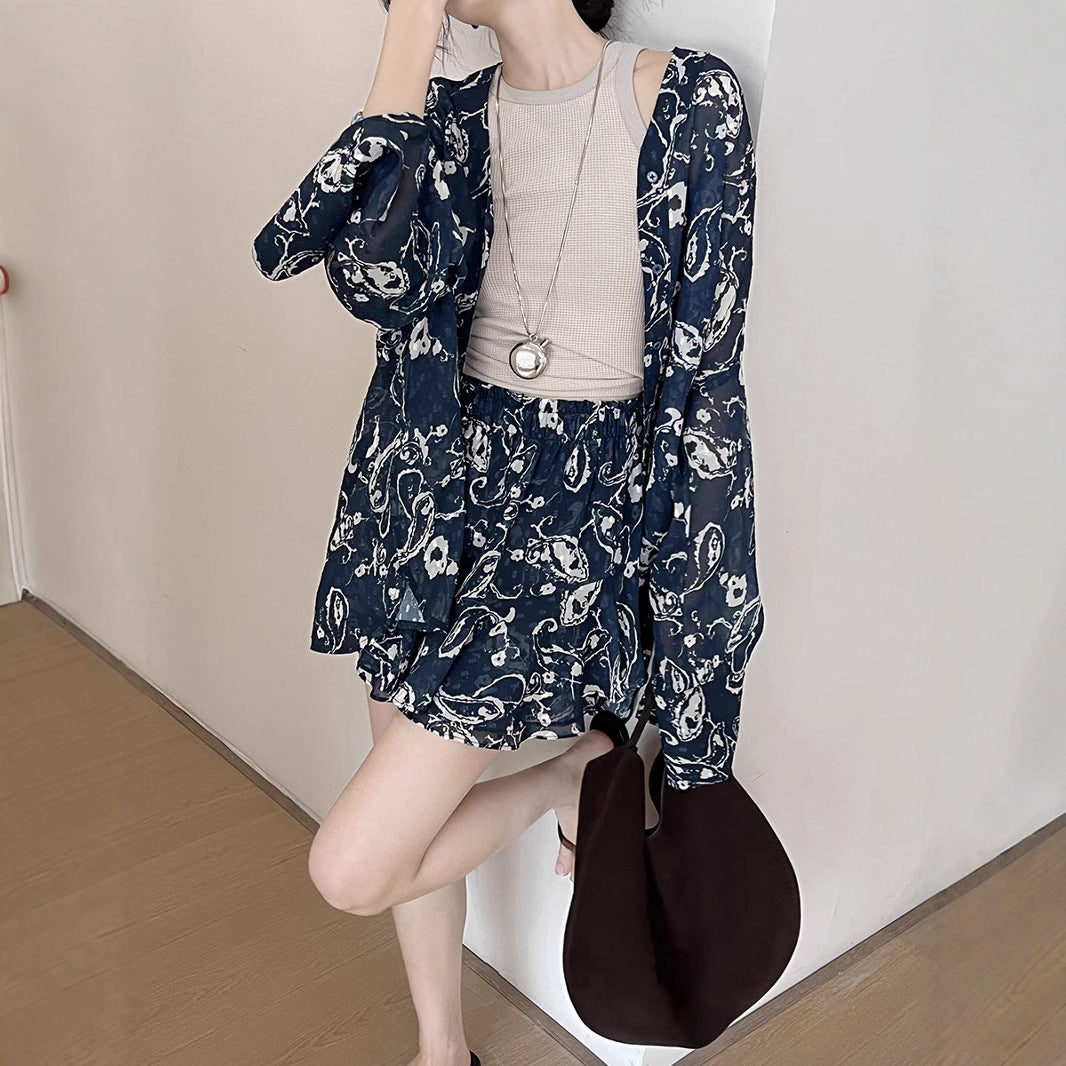 Dame afslappet bluse- og shorts-sæt lavet af kvalitetsmateriale med blomstermotiv Stilla