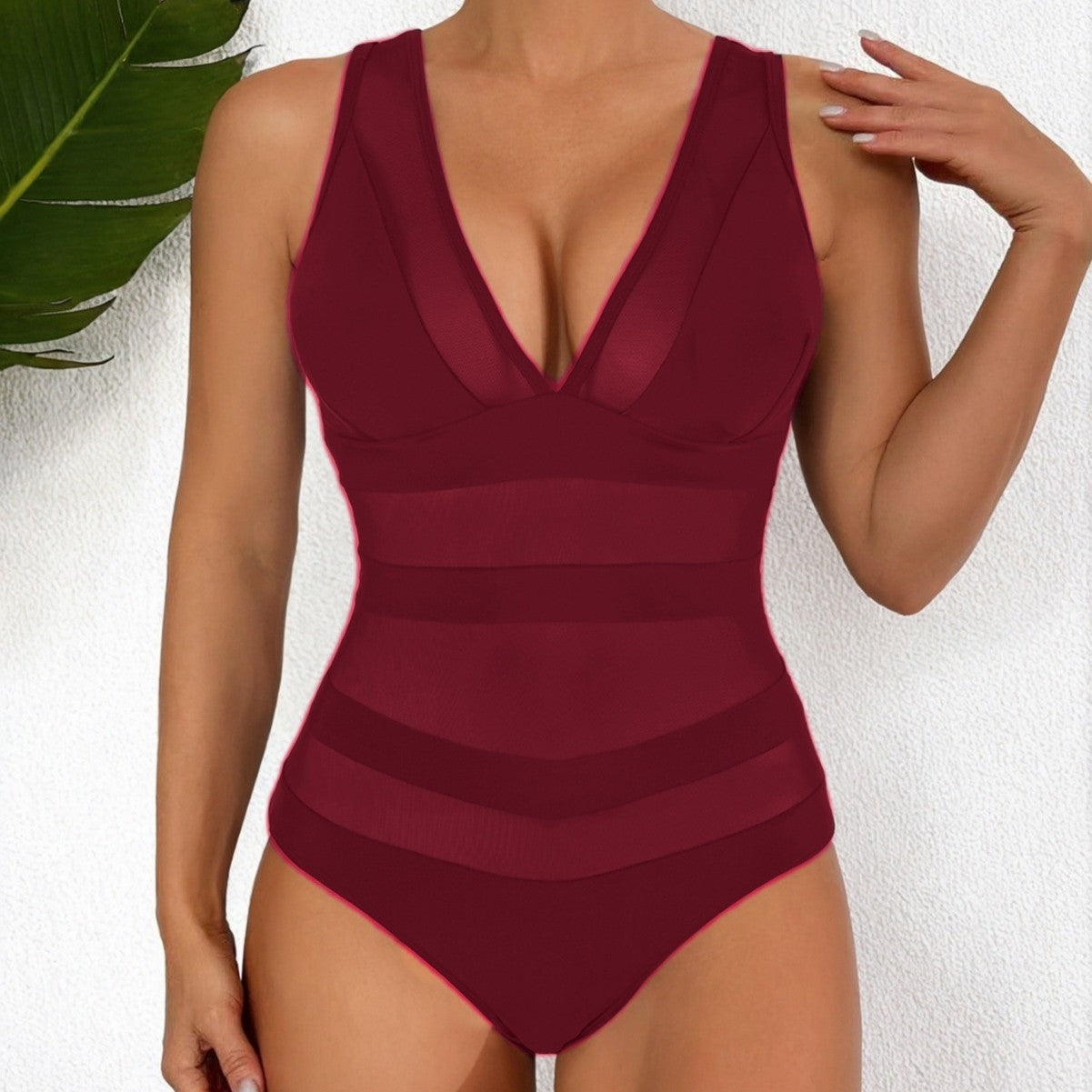 Dame Designer Badedragt med dyb V-udskæring og raffinerede mesh-indsatser Stilla