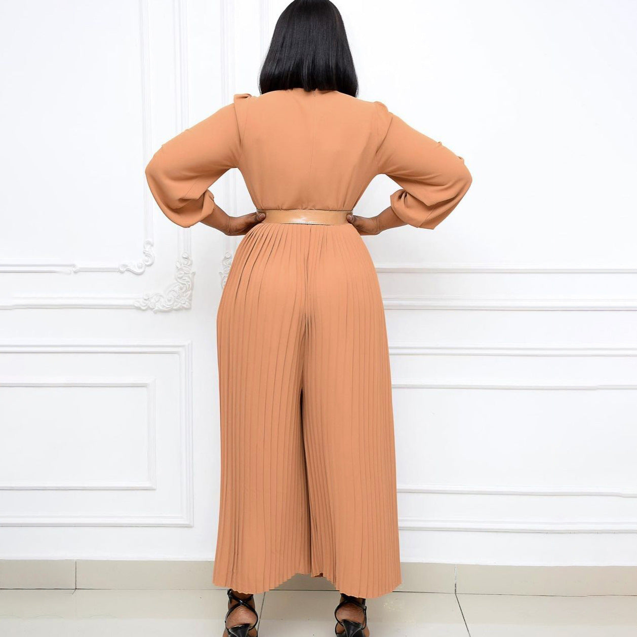 Dame Plisseret Jumpsuit med elegant bælte og udstillingsærmer Stilla