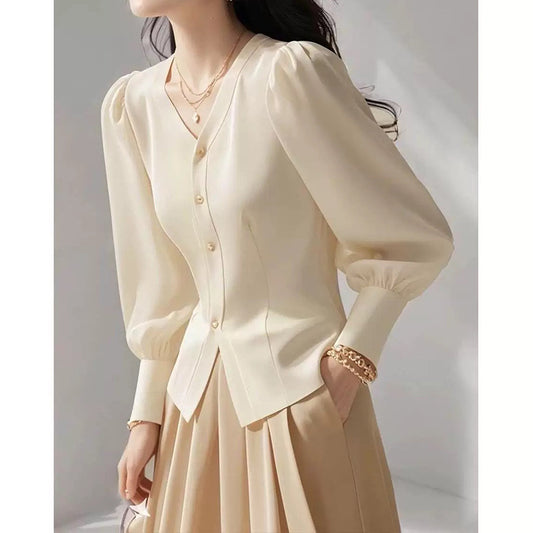 Dame elegant bluse med puffærmer og knapdetaljer Stilla