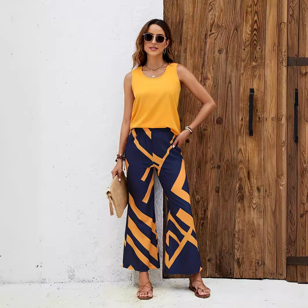 Dame afslappet strandoutfit med rummelig pasform og iøjnefaldende geometrisk mønster Stilla