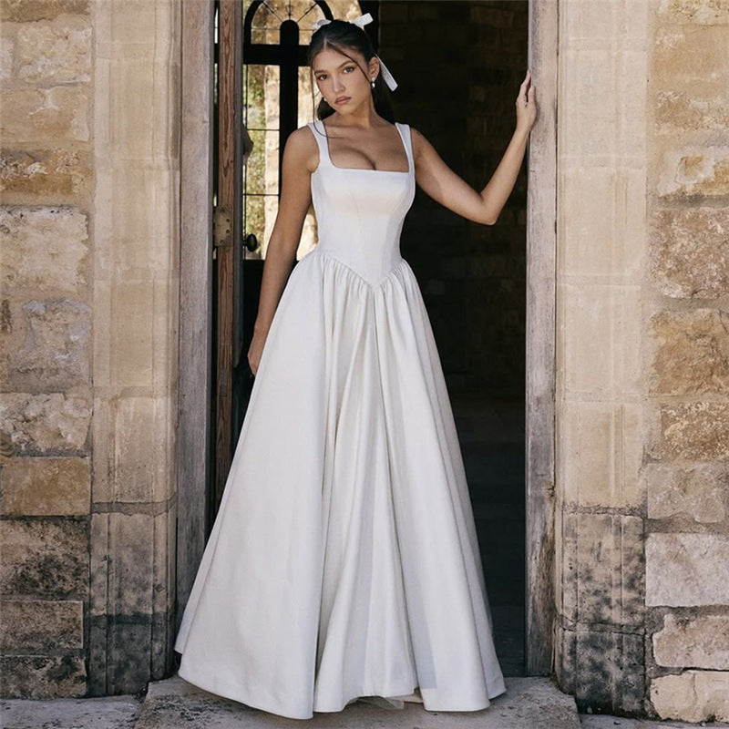 Dame Elegant brudekjole med draperet skørt og brede stropper Stilla