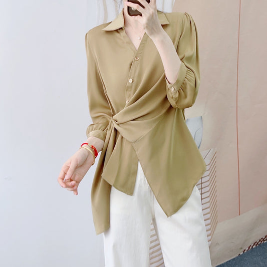 Dame elegant bluse med indpakningslook og fine knapdetaljer Stilla