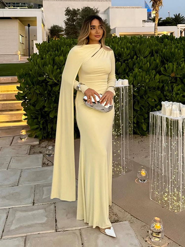 Dame elegant aftenkjole med asymmetrisk kappe Stilla