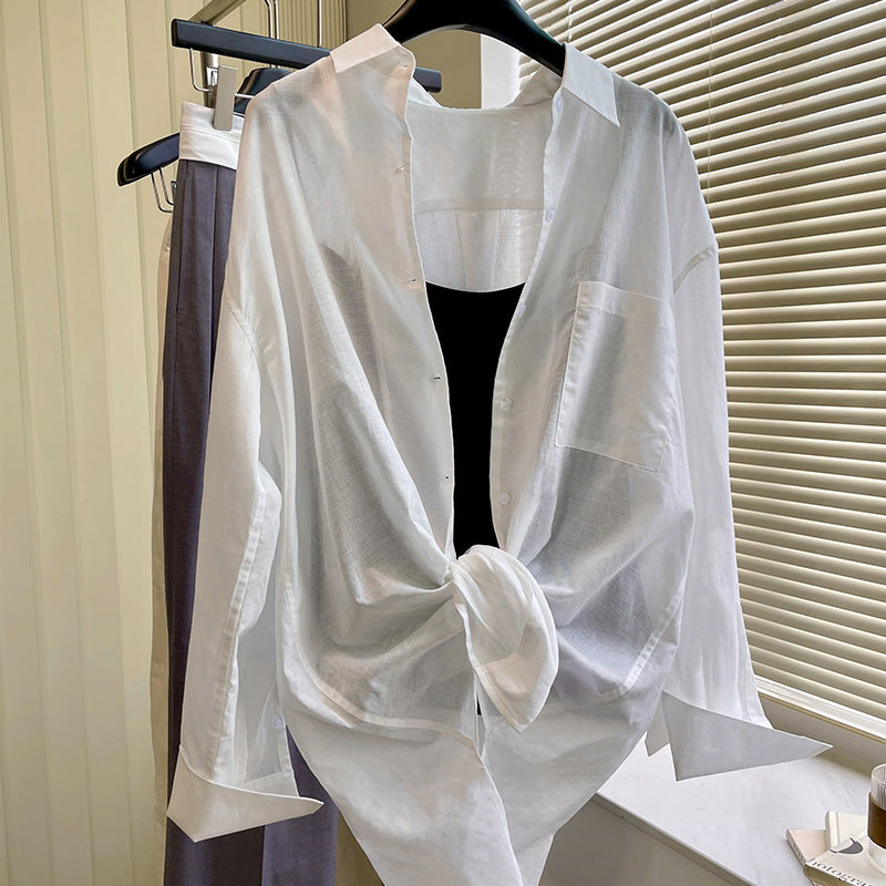 Dame afslappet langærmet bluse lavet af let, åndbart bomuldsstof med elegant brystlomme og moderne snit Stilla