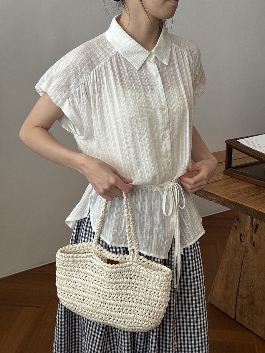 Dame afslappet bluse med elegant taljering og fine knapdetaljer Stilla