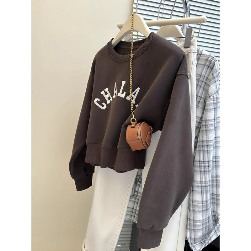 Dame Cropped Graphic Sweatshirt med distressed accenter Stilla