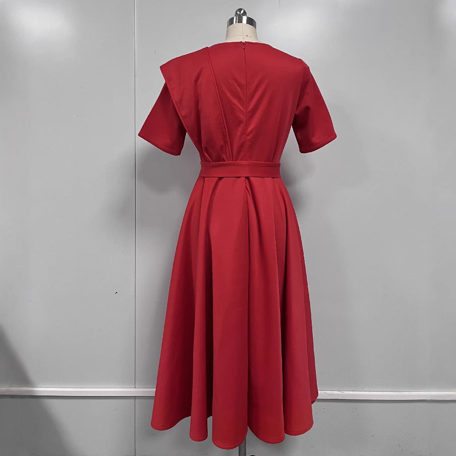 Dame A-linje kjole med elegant V-halsudskæring og svajende skørt Stilla